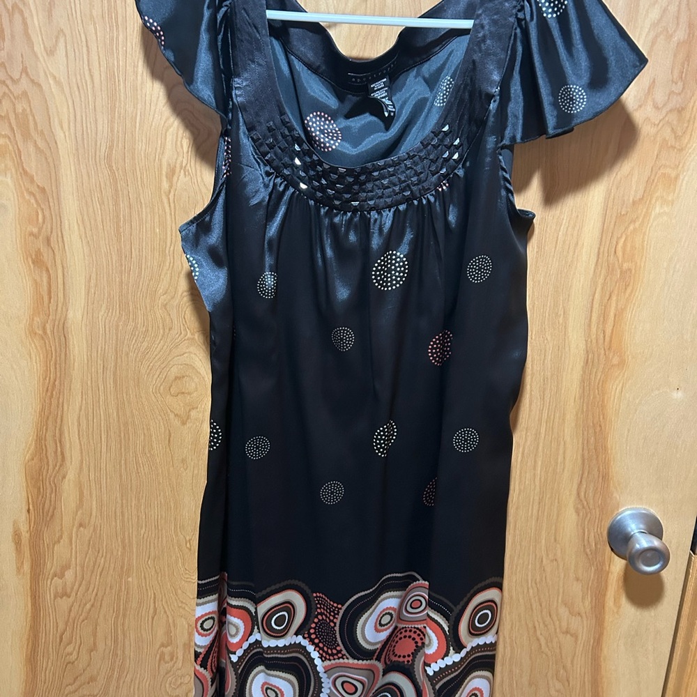 Women's XL Apostrophe dress.  Jeweled black neck line, satin like, cap sleeves,